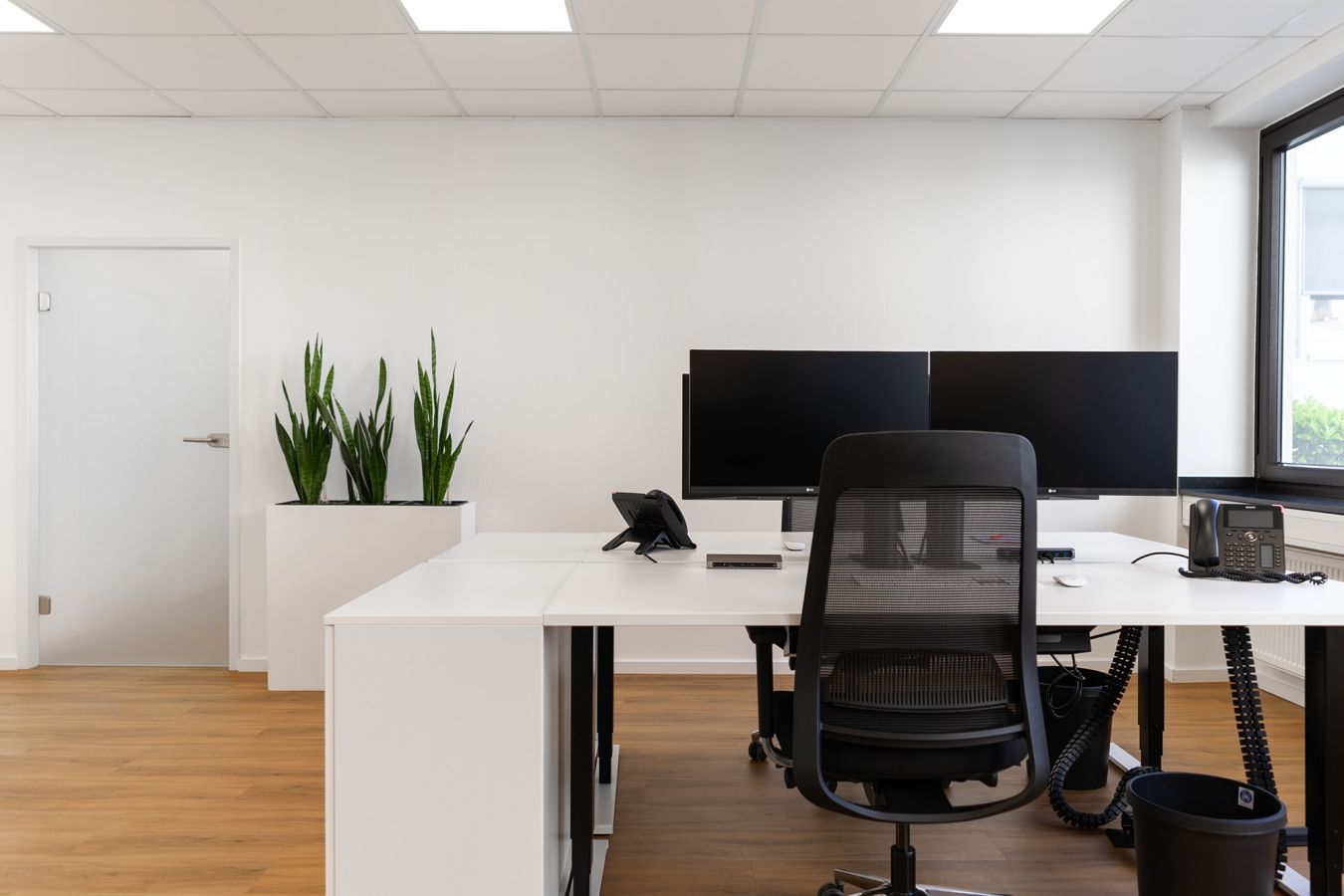 Schreibtische e-nitio